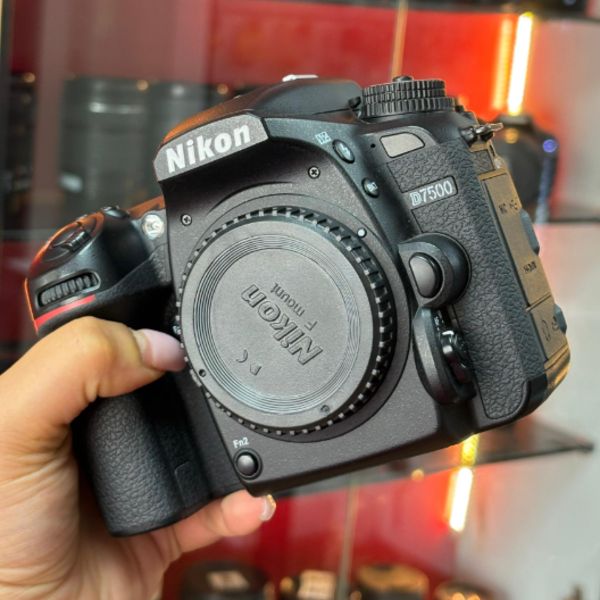 دوربین عکاسی نیکون (دست دوم)  Nikon D7500 body