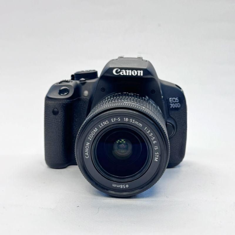 دوربین عکاسی کانن دست دوم Canon EOS 700D Kit 18-55mm f/3.5-5.6 IS STM (شات10000 )