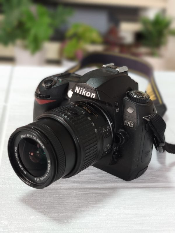 دوربین عکاسی نیکون دست دوم Nikon D70S با لنز ۱۸-۵۵ (بدون جعبه 8000شات+1GB CF)