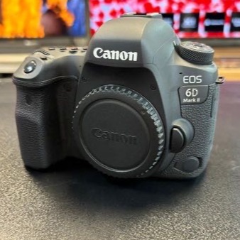 دوربین عکاسی کانن Canon EOS 6D Mark II DSLR Camera Body(دست دوم)۵۷۰۰ شات