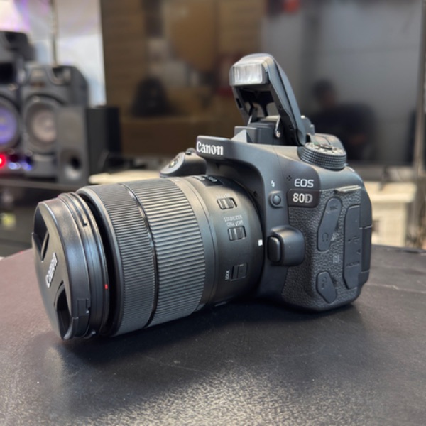 دوربین دست دوم 80d kit 18 135 usm (5000 شات)