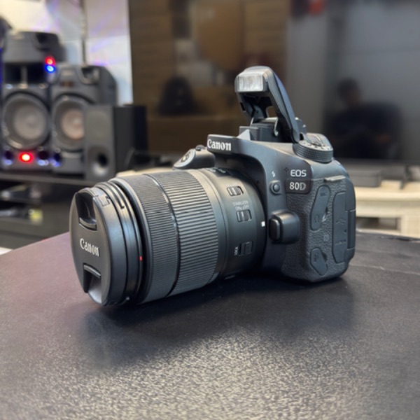 دوربین دست دوم 80d kit 18 135 usm (7000 شات)