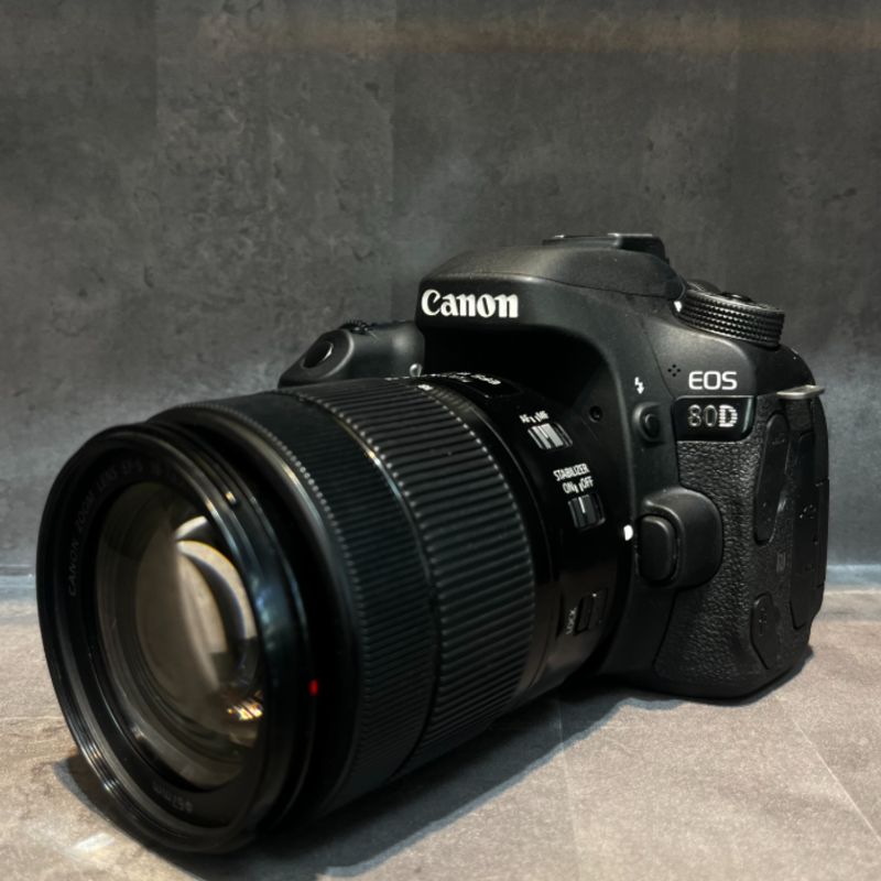 دوربین عکاسی کانن دست دوم  Canon EOS 80D Kit 18-135mm f/3.5-5.6 IS USM  (600 عدد شات)