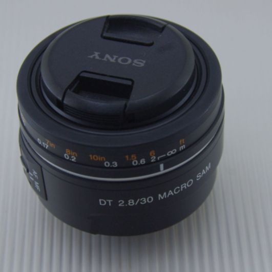 لنز دست دوم لنز ماکرو سونی Sony 30mm f/2.8 macro SAM مانت A (جعبه دارد)