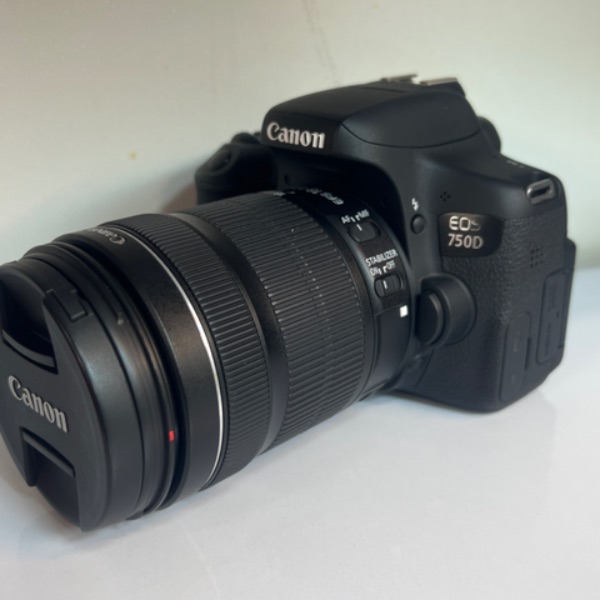 دوربین عکاسی کانن دست دوم  Canon EOS 750D Kit 18-135mm F3.5-5.6 IS STM  (8700 شات)