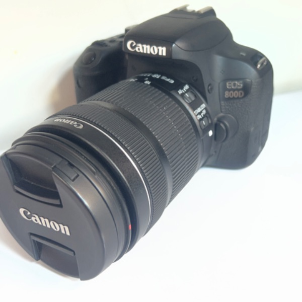 دوربین عکاسی کانن دست دوم Canon EOS 800D Kit 18-135mm f/4-5.6 IS STM  (15300 شات)