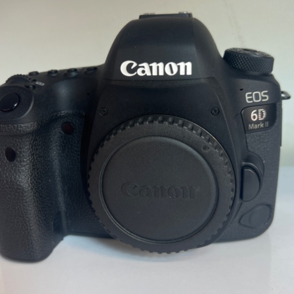 دوربین عکاسی کانن دست دوم Canon EOS 6D Mark II DSLR Camera Body  (9200 شات)
