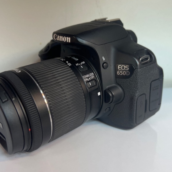 دوربین عکاسی کانن دست دوم Canon EOS 650D kit EF-S 18-55 STM  (14600 شات)