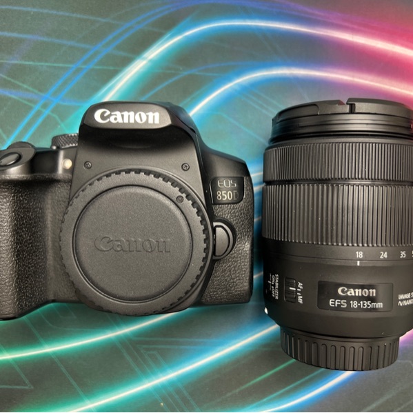 دوربین عکاسی کانن دست دوم Canon EOS 850D kit EF-S 18-135mm f/3.5-5.6 IS USM (33000 شات)