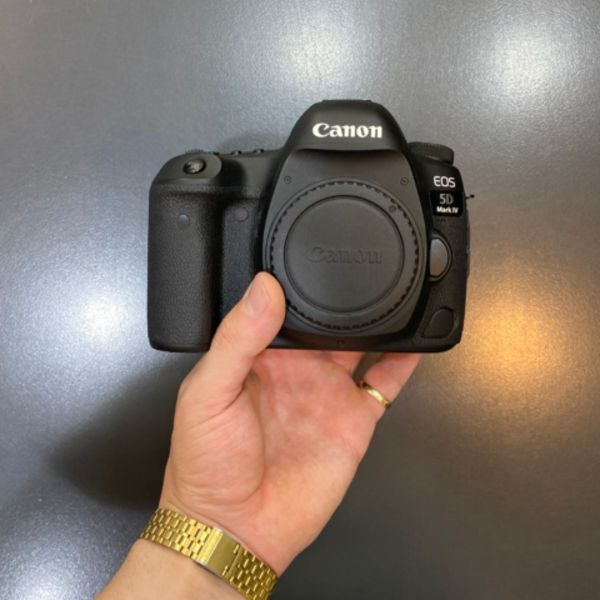 دوربین دست دوم دوربین عکاسی کانن Canon EOS 5D Mark IV Body (16000 شات)
