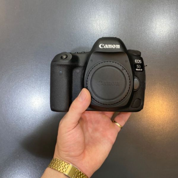 دوربین دست دوم دوربین عکاسی کانن Canon EOS 5D Mark IV Body (6500 شات)