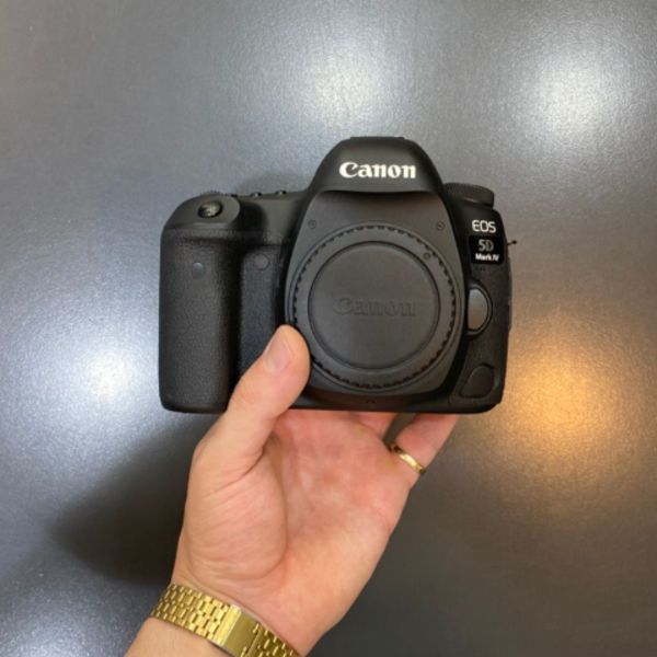 دوربین دست دوم دوربین عکاسی کانن Canon EOS 5D Mark IV Body (3800 شات)