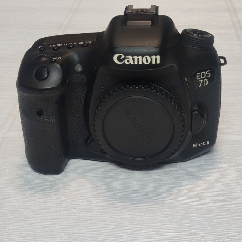 دوربین دست دوم بدنه دوربین عکاسی کانن Canon EOS 7D Mark II (52000 شات)