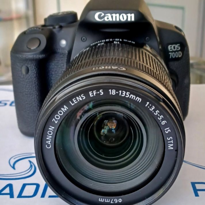 دوربین عکاسی کانن دست دوم Canon EOS 700D Kit 18-135mm f/3.5-5.6 IS STM Used (8354 شات)