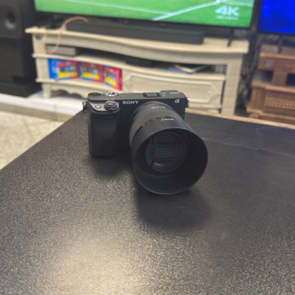 دوربین بدون آینه سونی دست دوم Sony a6400 Mirrorless Camera kit FE 50mm f/1.8 Lens (21/000 شات)