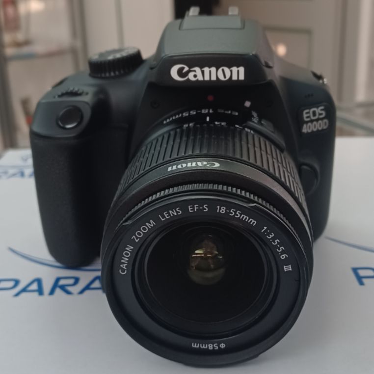 دوربین دست دوم عکاسی کانن Canon EOS 4000D Kit EF-S 18-55mm III  (۳۰۲۵ شات)
