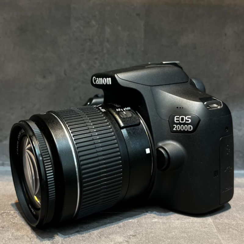 دوربین دست دوم Canon EOS 2000D kit EF-S 18-55mm III (3000 شات)