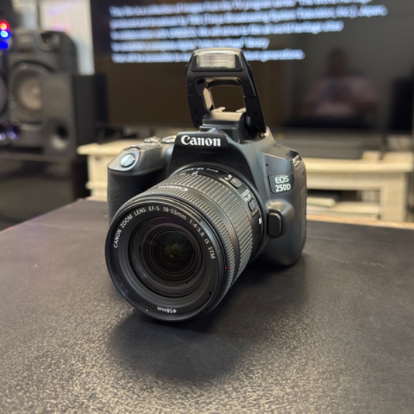 دوربین دست دوم Canon EOS 250D Kit EF-S 18-55 mm f/4-5.6 IS STM (3/000 شات)