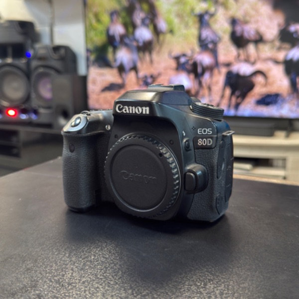 دوربین دست دوم عکاسی کانن Canon EOS 80D Body  (30/000 شات)