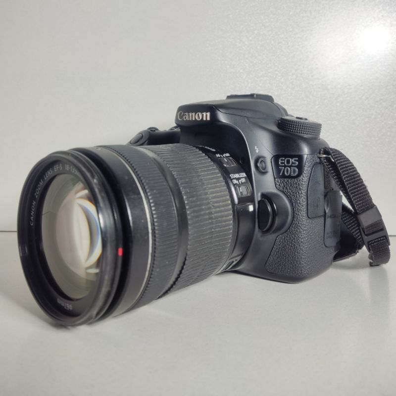 دوربین دست دوم کانن Canon EOS 70D Kit 18-135mm f/3.5-5.6 IS STM (20000 شات)