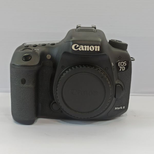 دوربین دست دوم Canon EOS 7D Mark II Body (9000 شات)
