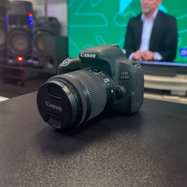 دوربین عکاسی کانن دست دوم  Canon EOS 800D Kit 18-55mm f/4-5.6 IS STM  (990 شات)