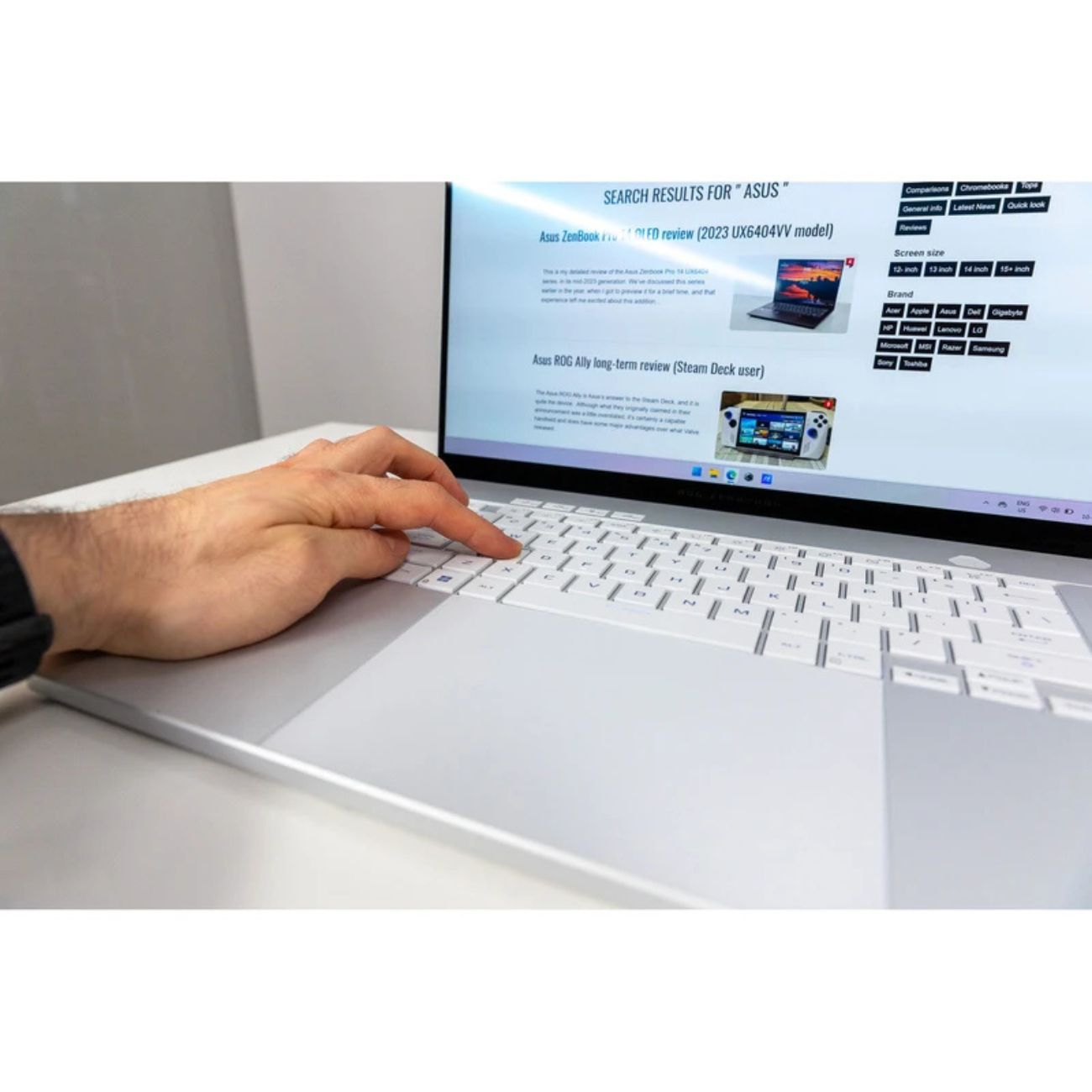 نمای کیبورد لپ تاپ گیمینگ 16 اینچی ایسوس Asus ROG Zephyrus G16 2025 Gaming Laptop