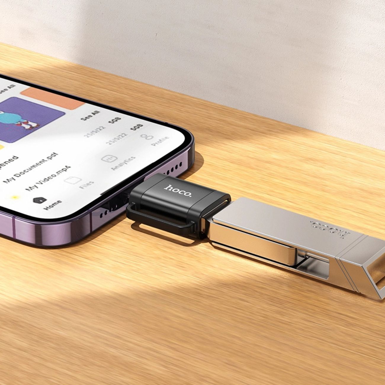 نمای در حال استفاده تبدیل با سری لایتنینگ هوکو Hoco UA31A Lightning to USB-A OTG Adapter black
