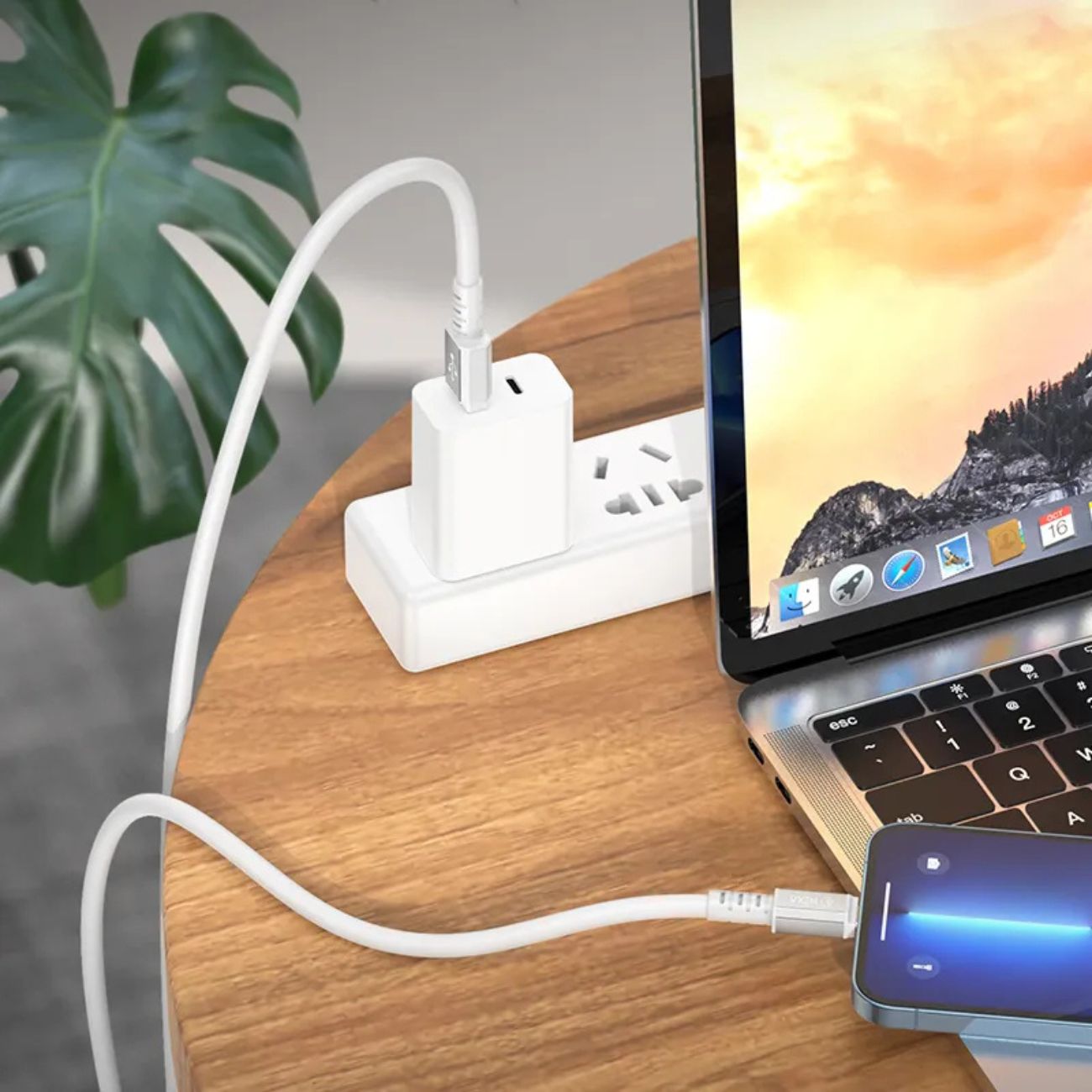 نمای در حال استفاده کابل نکسا NEXA L51 Fast Charging and Data Transfer Cable for iPhone