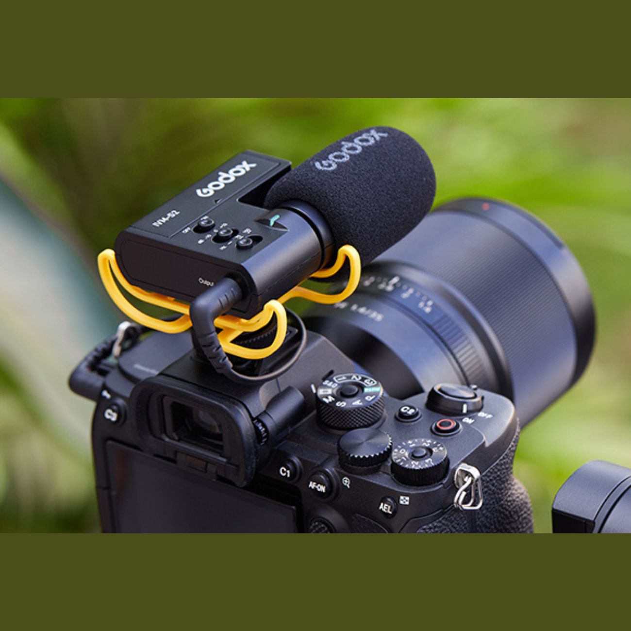 نصب روی دوربین میکروفون شاتگان کامپکت روی دوربین  Godox Camera-Mount Compact Shotgun Microphone IVM-