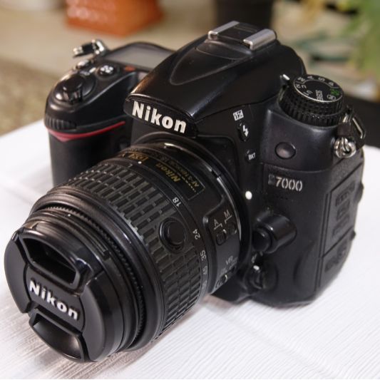دوربین دست دوم دوربین عکاسی نیکون Nikon D7000 Kit AF-S 18-55mm (55000 شات)