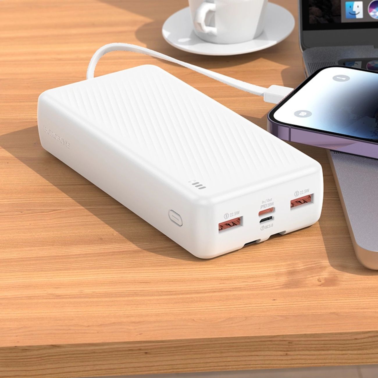 پاوربانک در حال استفاده bBorofone Power bank BJ57A Graceful 22.5W PD20W 20000mAh