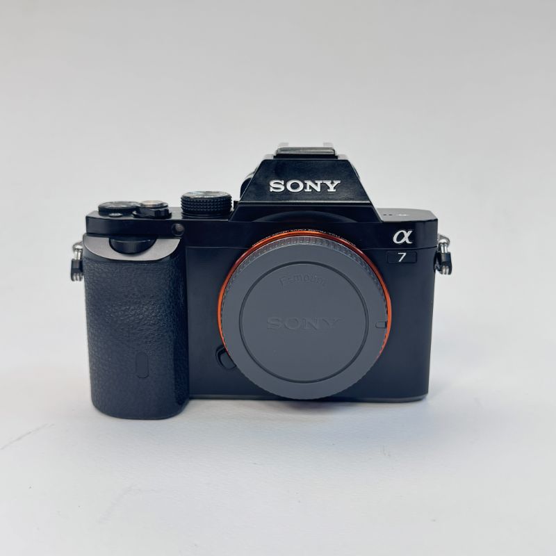 دوربین دست دوم سونیSony Alpha A7 (14000 شات)