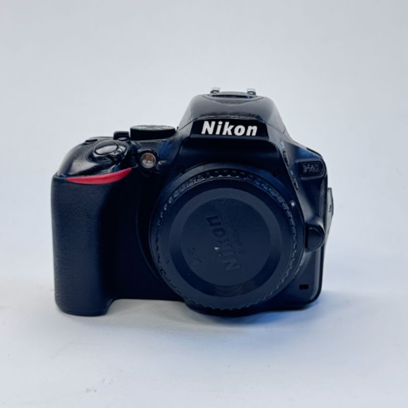 دوربین دست دوم دوربین عکاسی نیکون Nikon D5600 body (93000 شات)