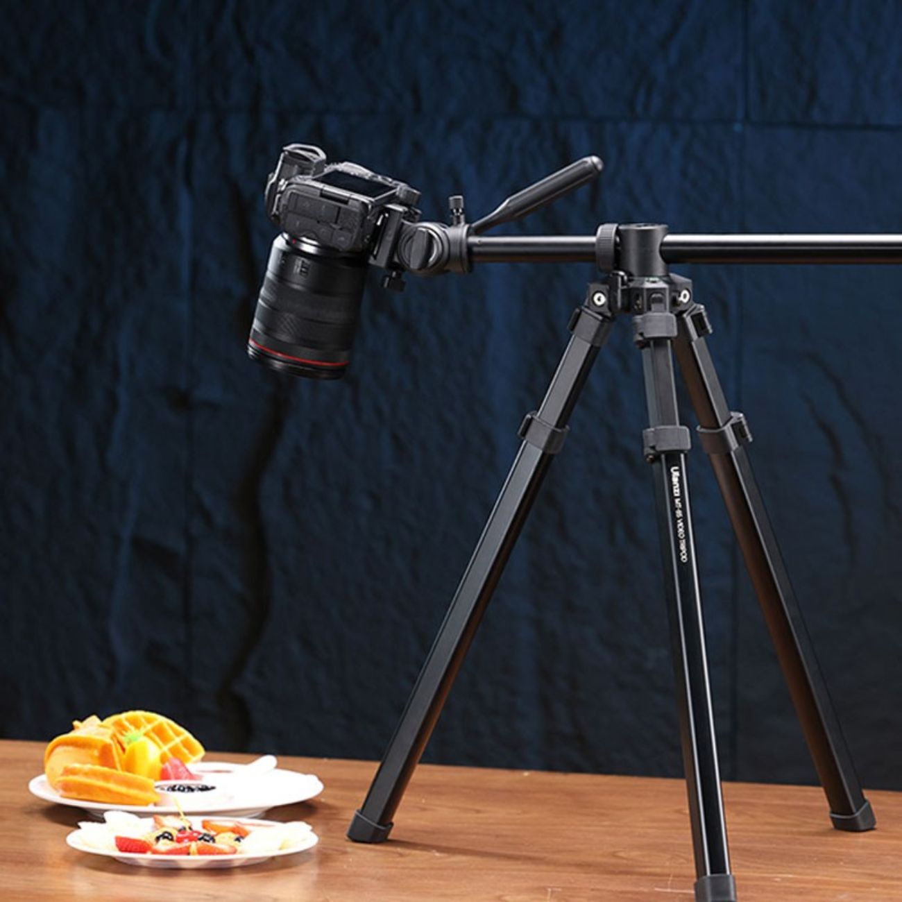 نمای کاربردی سه‌ پایه دوربین و موبایل اولانزی Ulanzi MT-65 Video Tripod