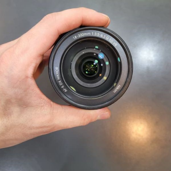 لنز دست دوم لنز نیکونNikon AF-S DX NIKKOR 18-300mm f/3.5-6.3G ED VR (جعبه دارد)