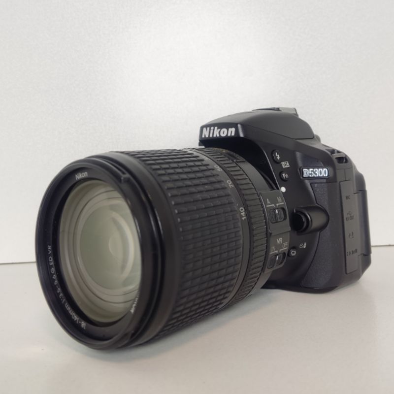 دوربین دست دوم  عکاسی نیکون Nikon D5300 kit 18-140mm f/3.5-5.6 G VR (5600 شات)