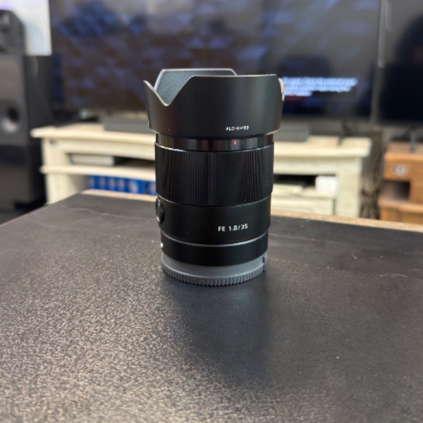 لنز دست دوم Fe35 1.8 sony (جعبه ندارد)