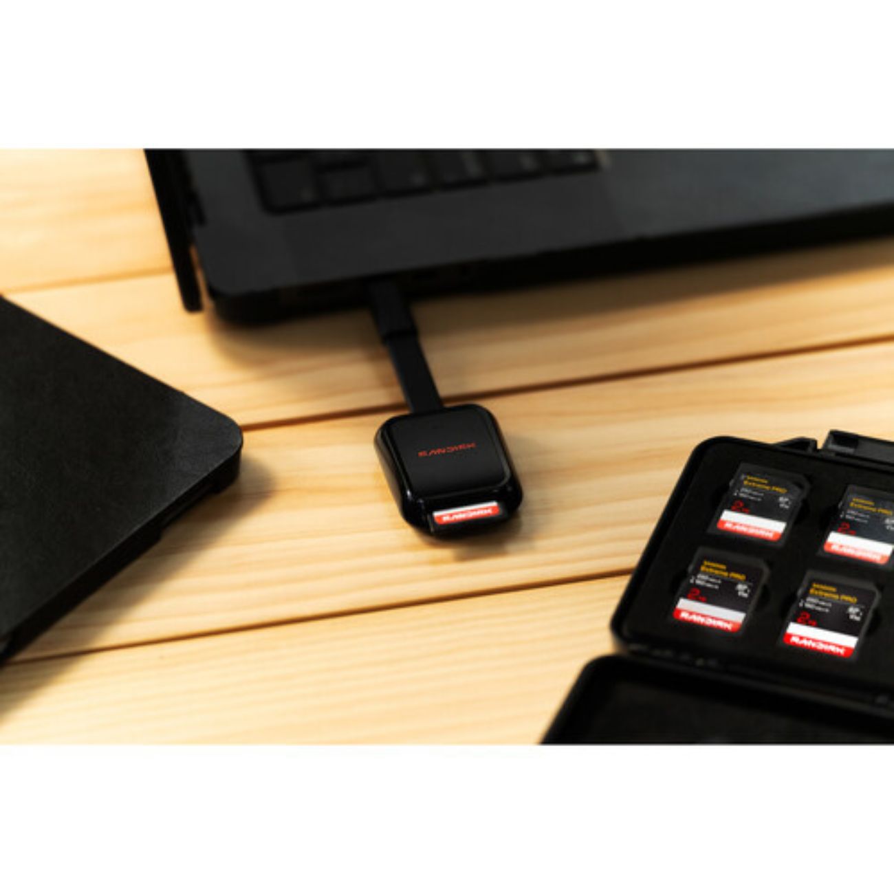نمای کاربردی کارت‌ ریدر سن‌ دیسک SanDisk QuickFlow UHS-I SD with USB-C SDDR-C751-GNANN Card Reader