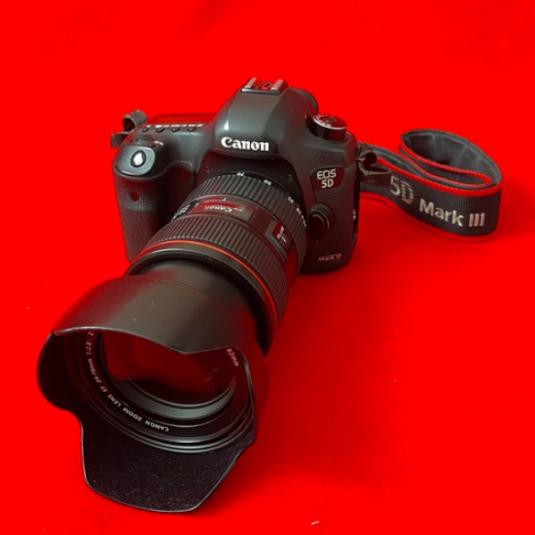 دوربین دست دوم عکاسی Canon EOS 5D Mark III kit EF EF 24-70mm f/2.8L II USM