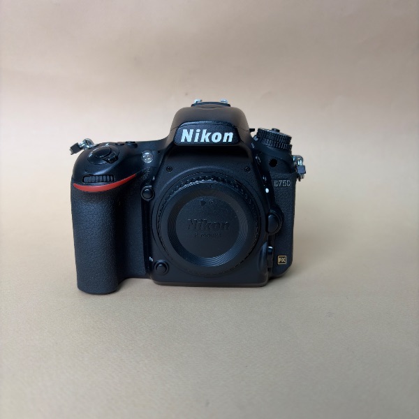 دوربین دست دوم عکاسی نیکون Nikon D7500 body  (40000 شات)