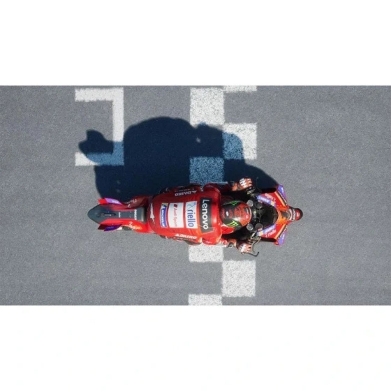 نما از بالا بازی پلی استیشن Motogp 24 Day One Edition Ps5