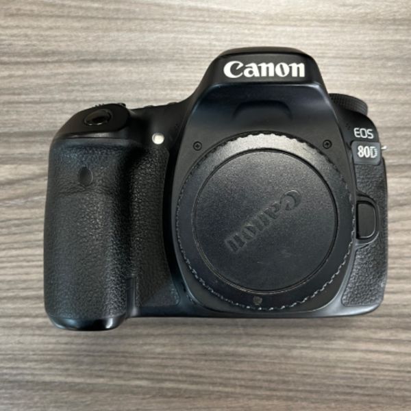 دوربین دست دوم Canon EOS 80D Kit 18-135mm f/3.5-5.6 IS USM (18000 شات)