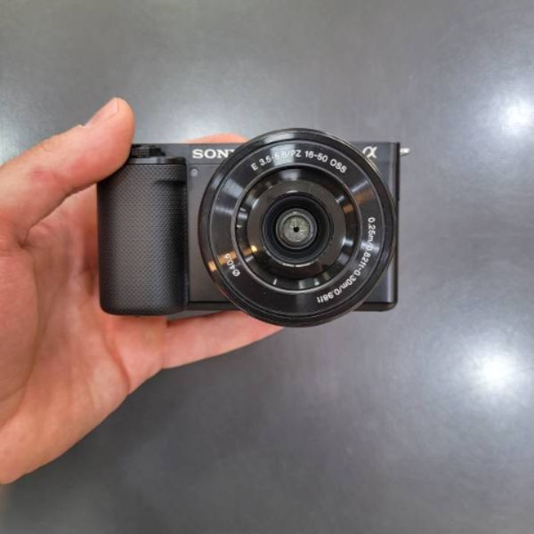 دوربین دست دوم Sony ZV-E10 Mirrorless Camera kit 16-50mm (4000 شات)