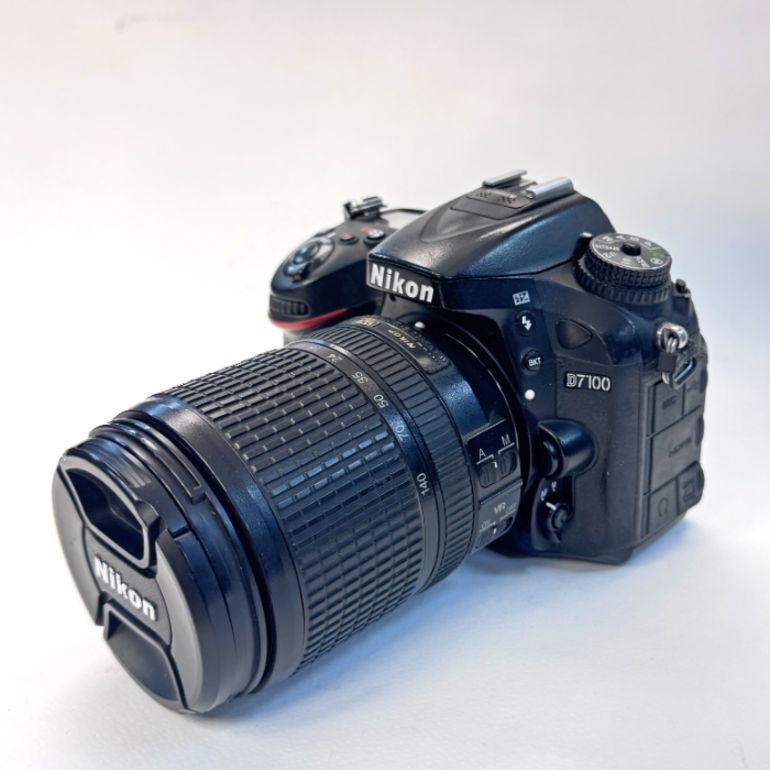 دوربین دست دوم عکاسی نیکون Nikon D7100 Kit 18-140mm f/3.5-5.6 G VR (69000 شات)