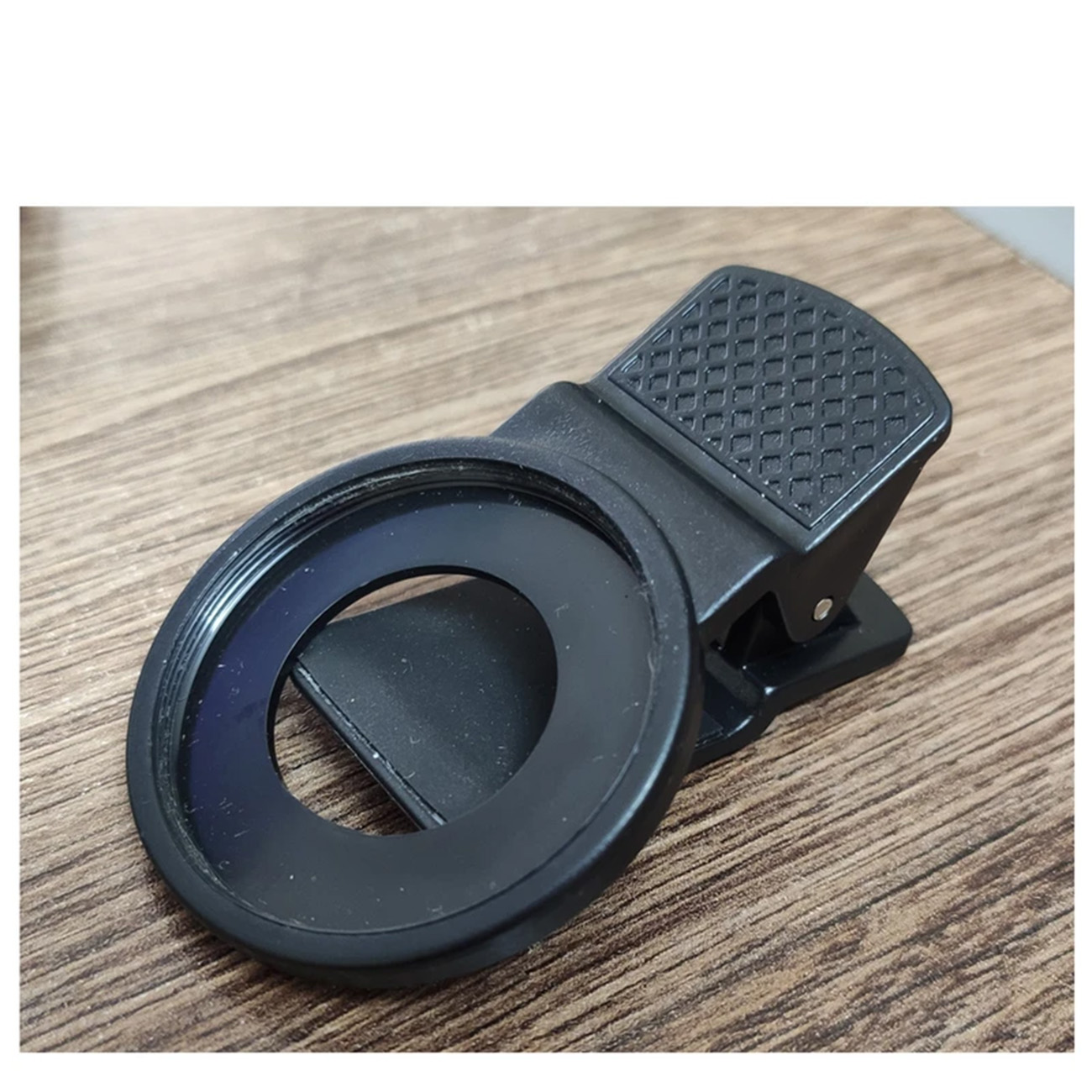 عکس در حال استفاده از لنز کلیپسی موبایل زومی Zomei Mobile Phone Clips Lens Super Wide Angle 0.45X
