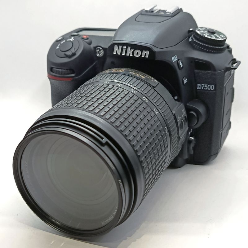 دوربین دست دوم Nikon D7500 Kit 18-140mm f/3.5-5.6 G VR ( ۲۰۰۰ شات)