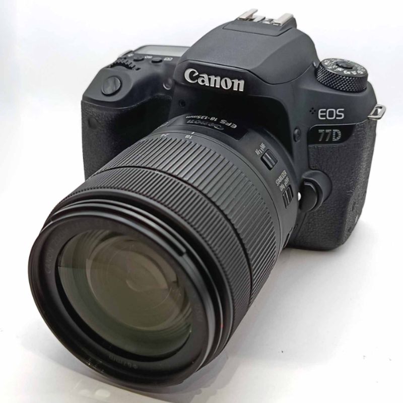 دوربین دست دوم  عکاسی کانن Canon EOS 77D Kit 18-135mm f/3.5-5.6 IS USM (4000 شات)