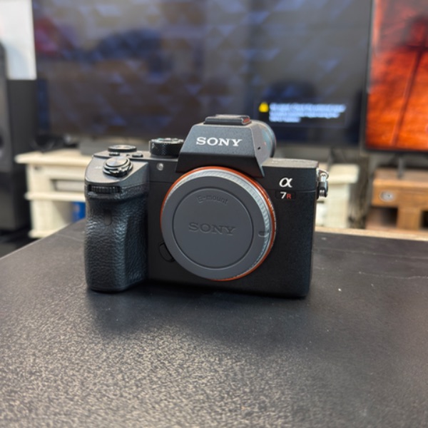 دوربین دست دوم Sony a7R IIIA Mirrorless Camera (12/000 شات)