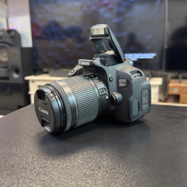 دوربین عکاسی کانن دست دوم Canon EOS 700D Kit 18-55mm f/3.5-5.6 IS STM (30/000 شات)